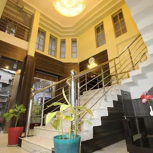 oyo-37795-hotel-blue-diamond.hotels-varanasi.com/